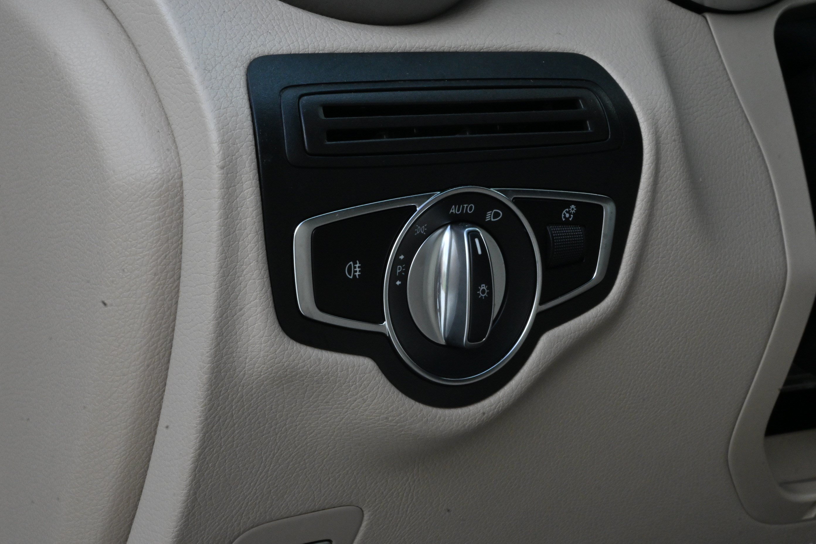 Used 2020 Mercedes-Benz GLC 300 image 29