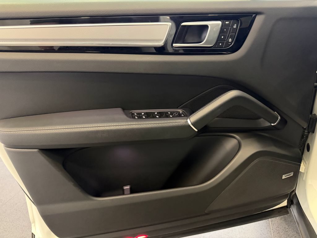 Certified 2022 Porsche Cayenne Platinum Edition AWD/4WD image 15