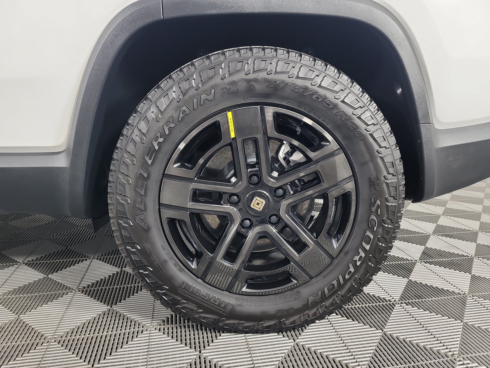 Used 2024 Rivian R1S Adventure AWD/4WD image 10