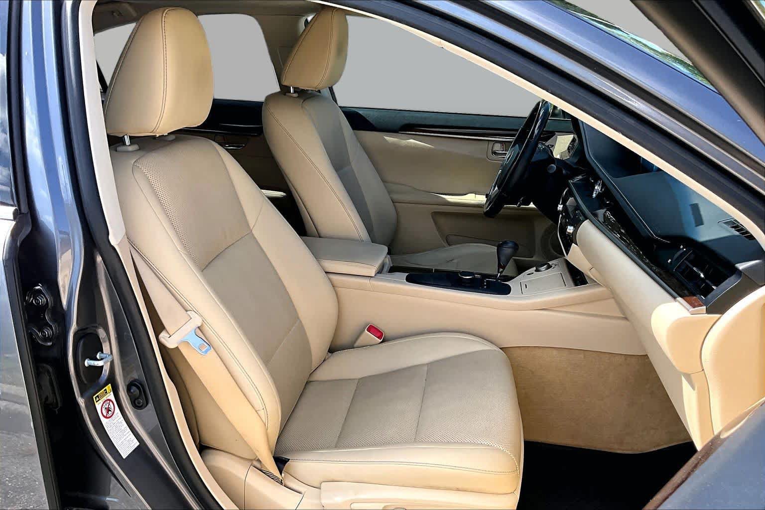 Used 2015 Lexus ES 350 w/ Premium Package FWD image 9
