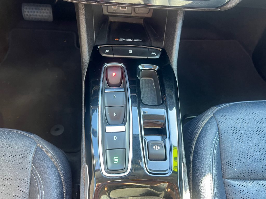 Used 2023 Chevrolet Bolt EUV Premier w/ Sun & Sound Package image 16