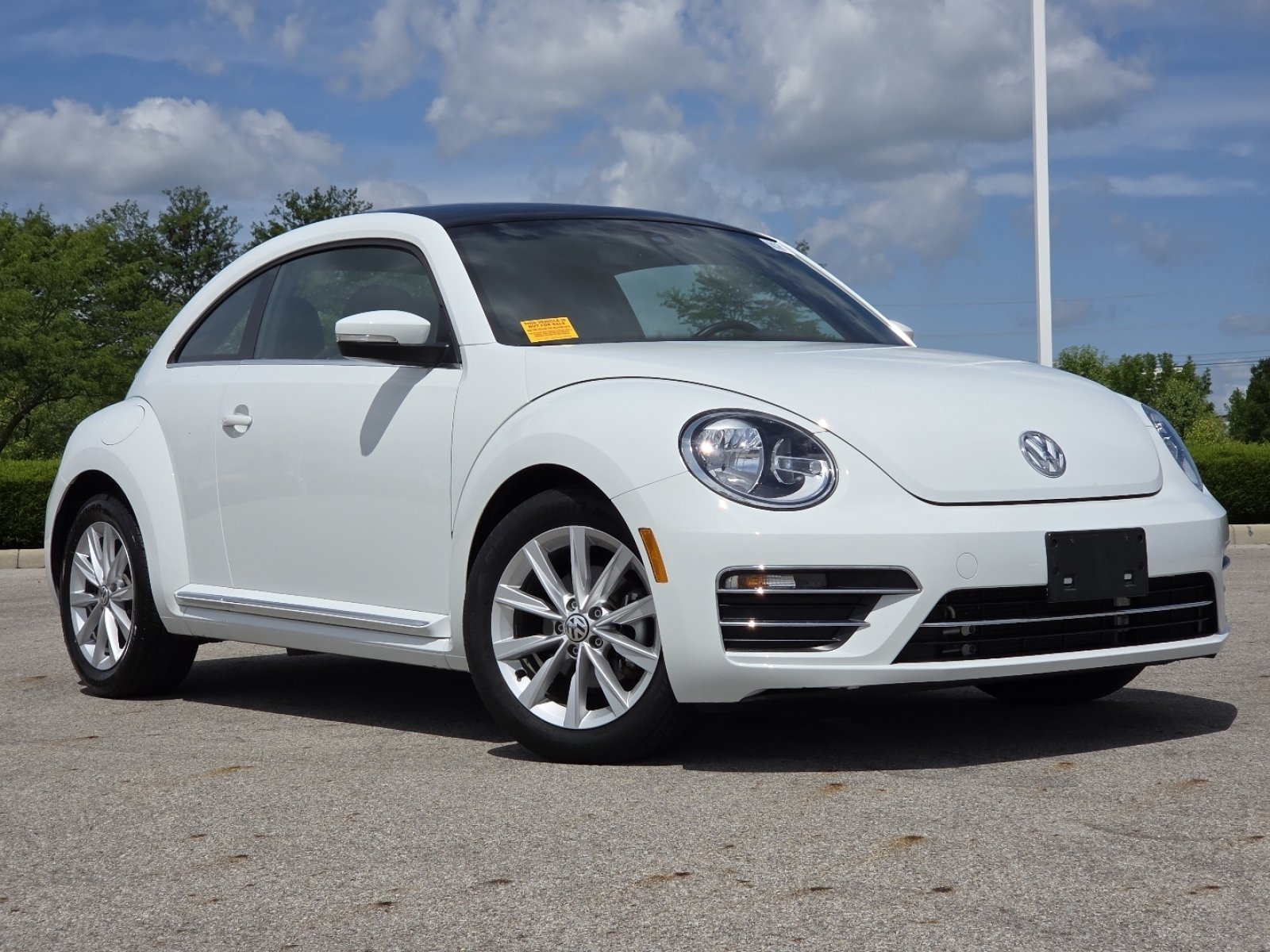 Used 2019 Volkswagen Beetle 2.0T SE FWD image 2