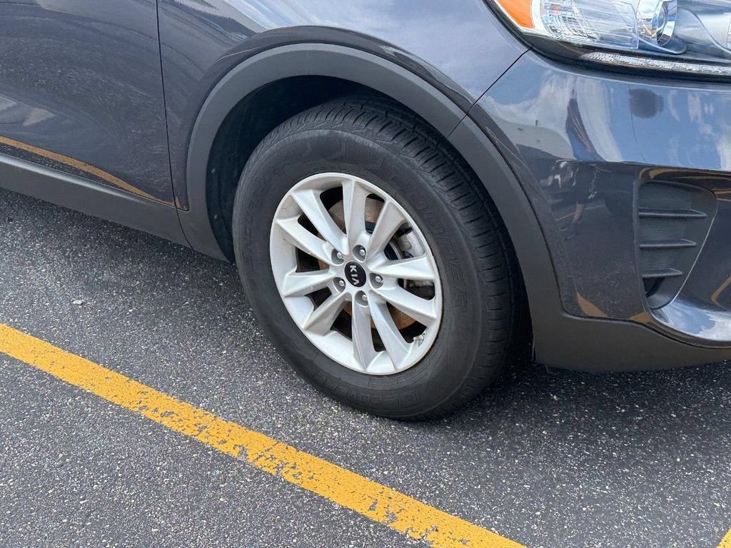 Used 2019 Kia Sorento FWD w/ LX Convenience Package image 4