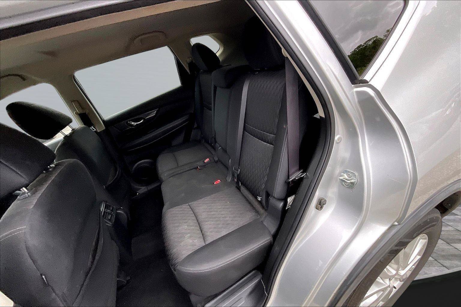 Used 2020 Nissan Rogue SV FWD image 26