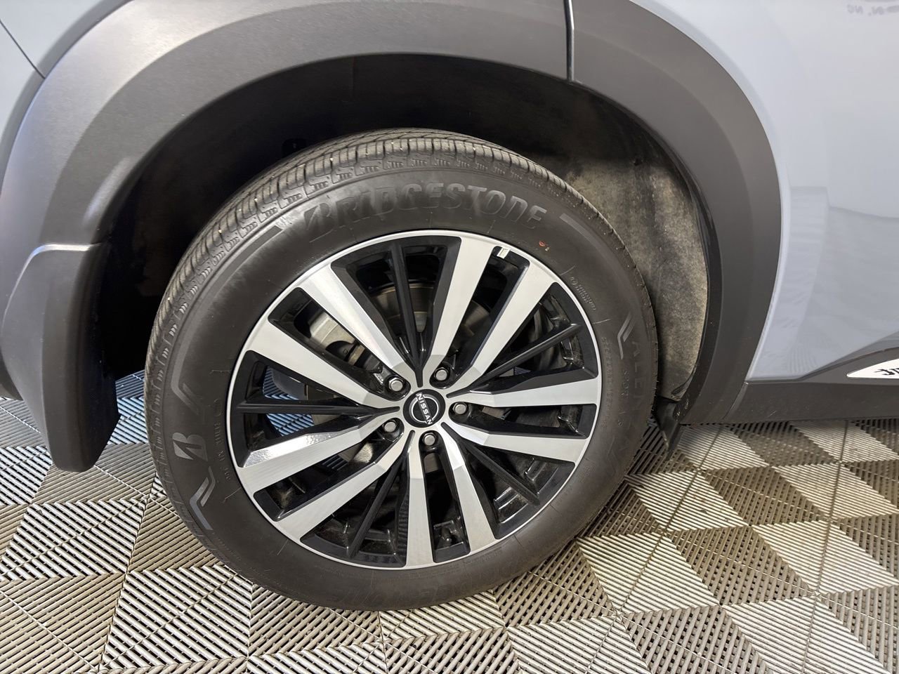 Used 2024 Nissan Pathfinder Platinum w/ Cargo Package image 35