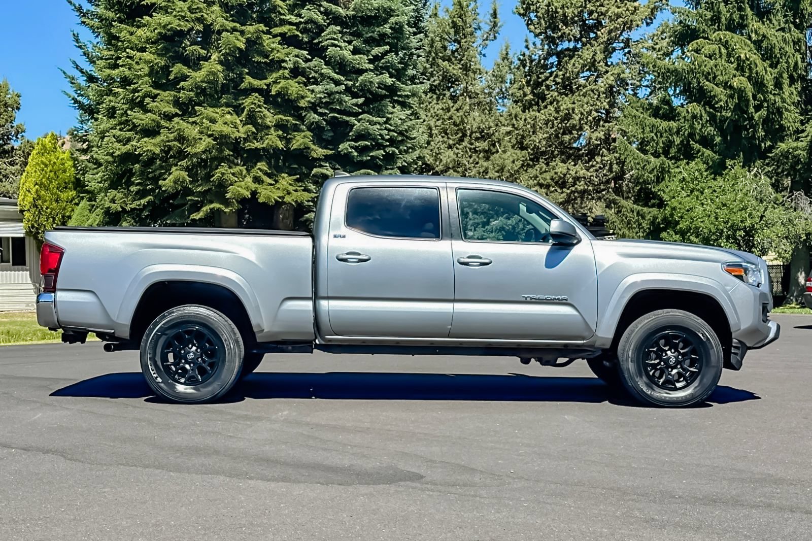 Used 2022 Toyota Tacoma SR5 AWD/4WD video 3
