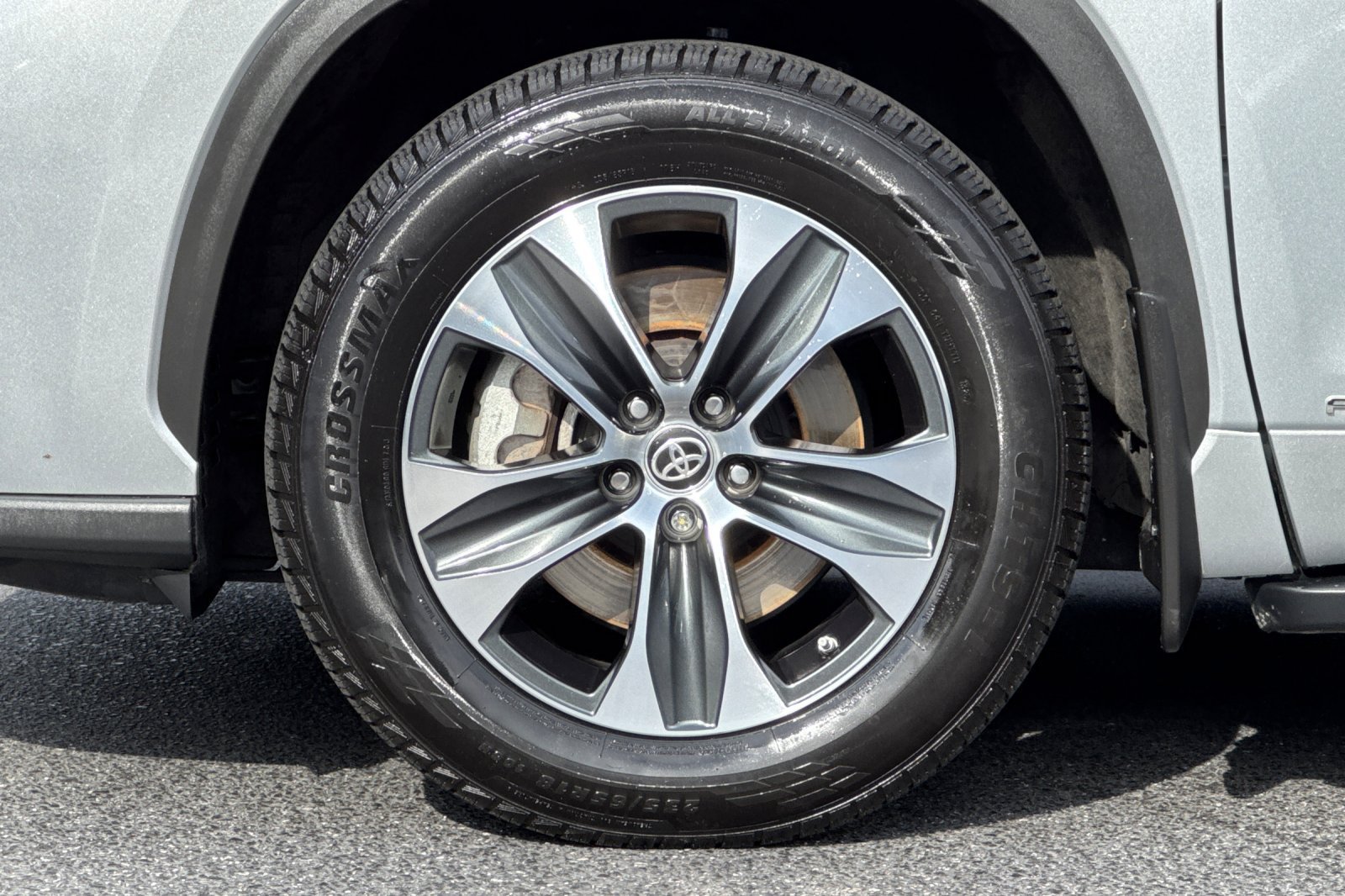 Used 2024 Toyota Highlander XLE AWD/4WD image 12