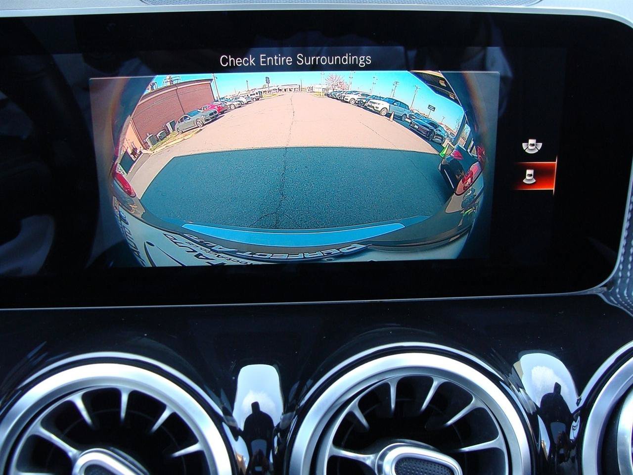 Used 2020 Mercedes-Benz GLB 250 4MATIC w/ Premium Package image 27
