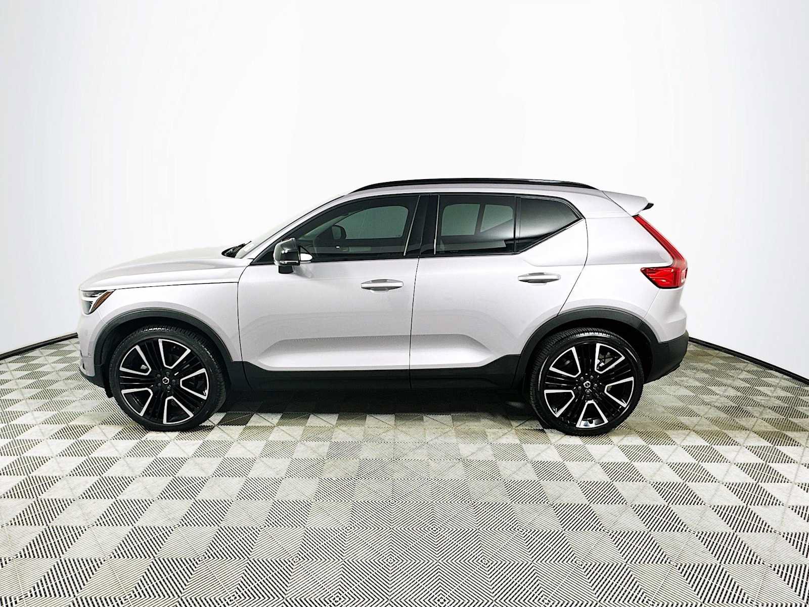 Used 2026 Volvo XC40 B5 Ultra w/ Climate Package AWD/4WD image 4