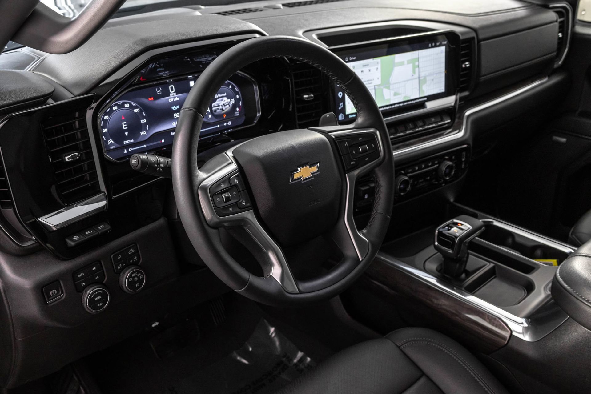 Used 2023 Chevrolet Silverado 1500 LTZ w/ LTZ Premium Package AWD/4WD image 5