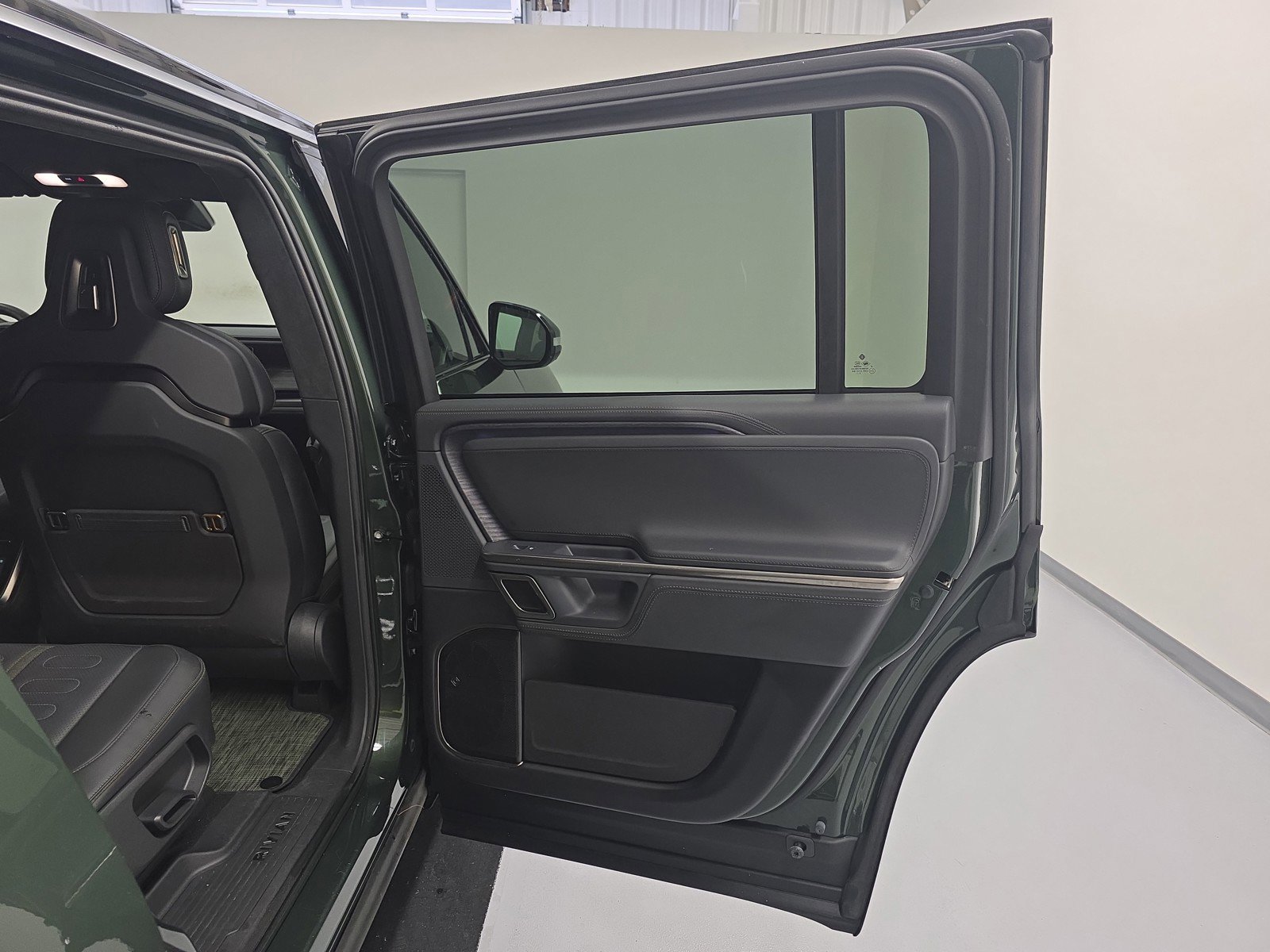 Used 2024 Rivian R1S Adventure AWD/4WD image 19