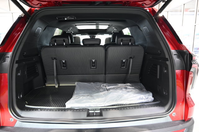 New 2027 Chevrolet Traverse LT w/ Sun and Wheel Package FWD image 28