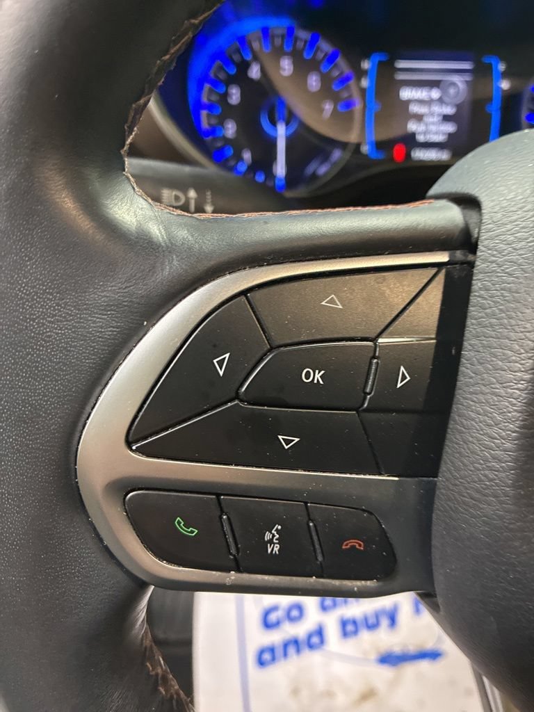Used 2017 Chrysler Pacifica Touring-L w/ Tire & Wheel Group FWD image 15