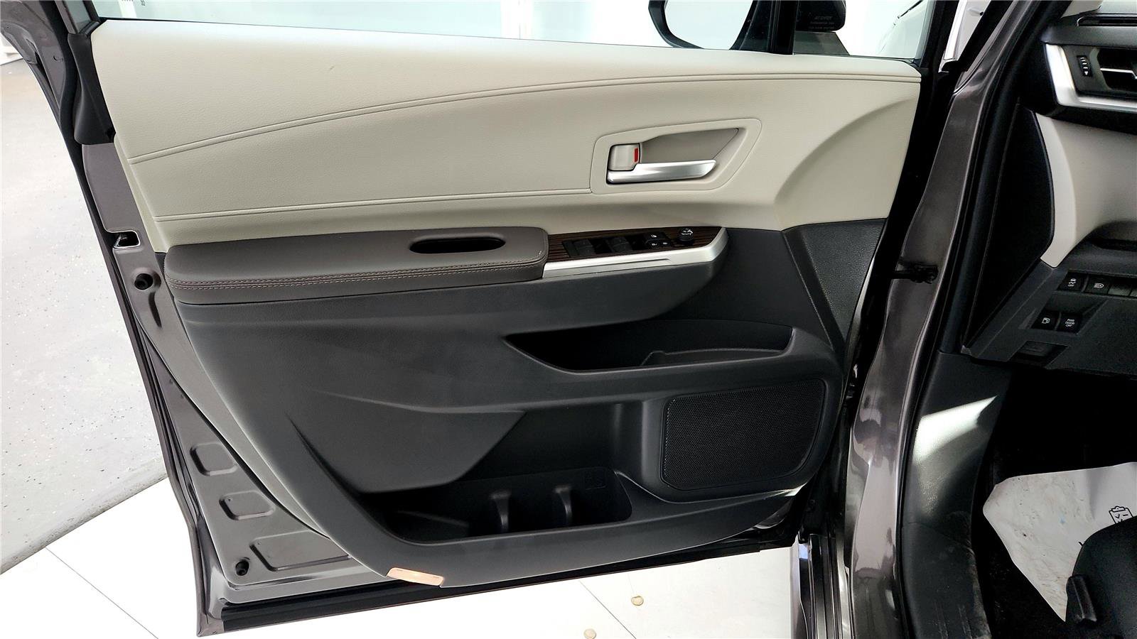 Certified 2024 Toyota Sienna XLE image 23