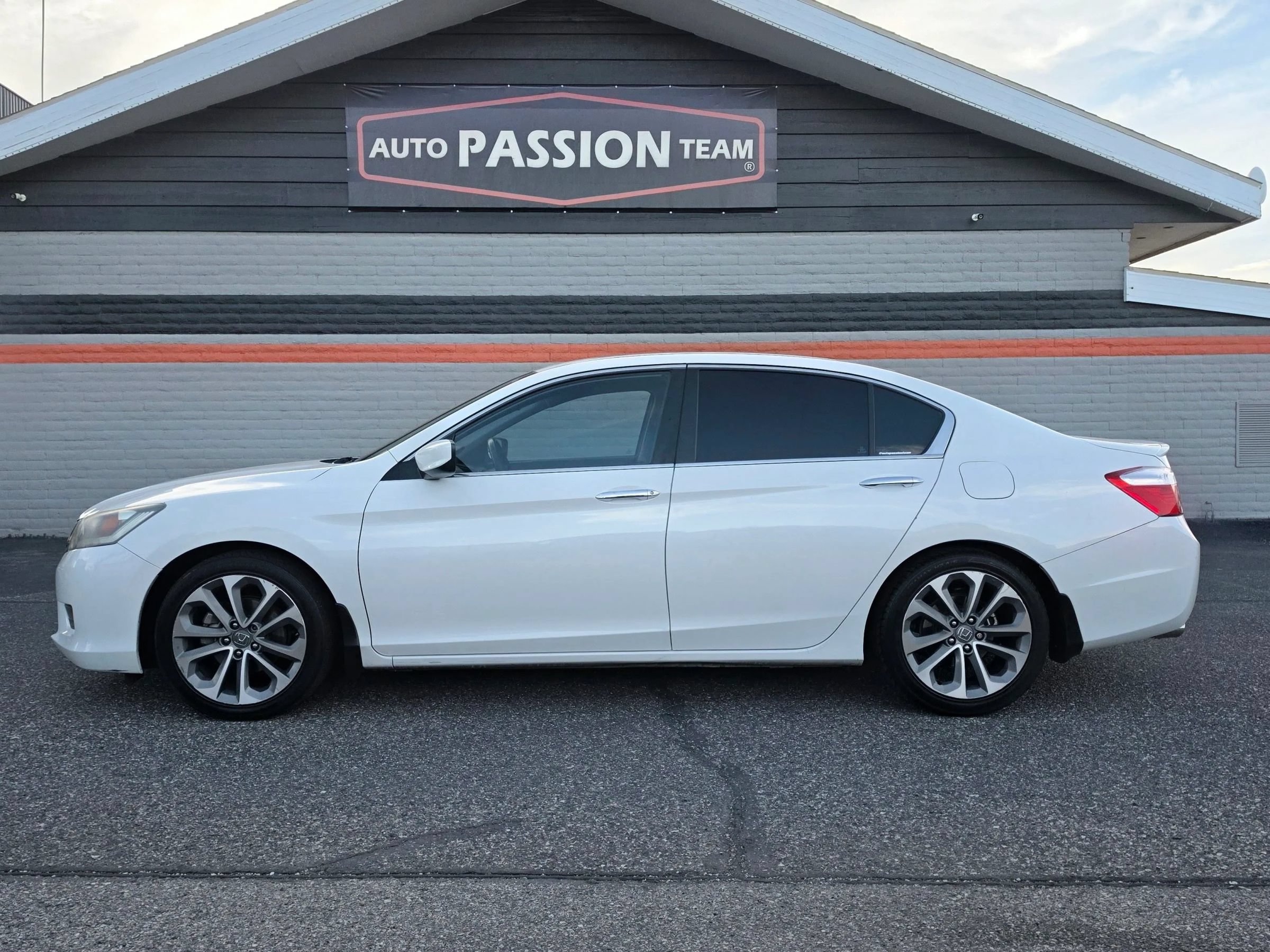 Used 2015 Honda Accord Sport image 2
