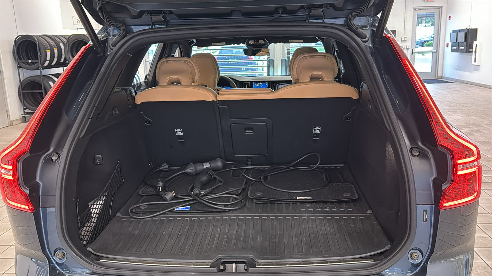 Used 2024 Volvo XC60 T8 Ultimate w/ Protection Package Premier AWD/4WD image 29