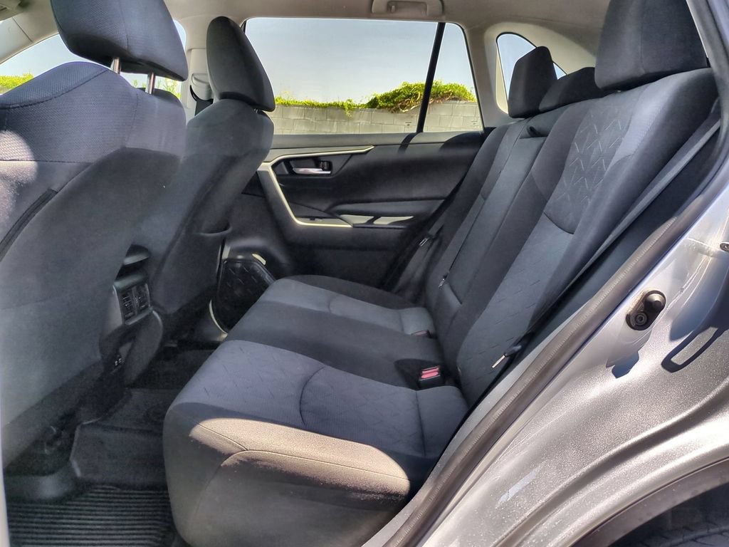 Used 2020 Toyota RAV4 XLE AWD/4WD image 28