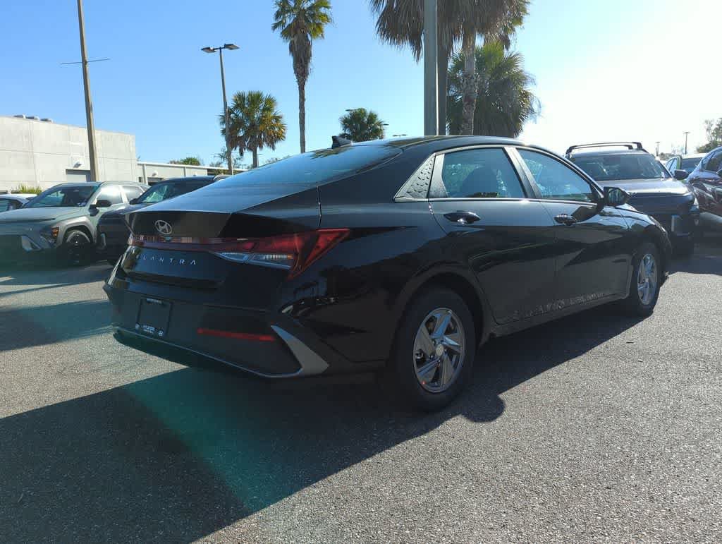 New 2026 Hyundai Elantra SE FWD image 7