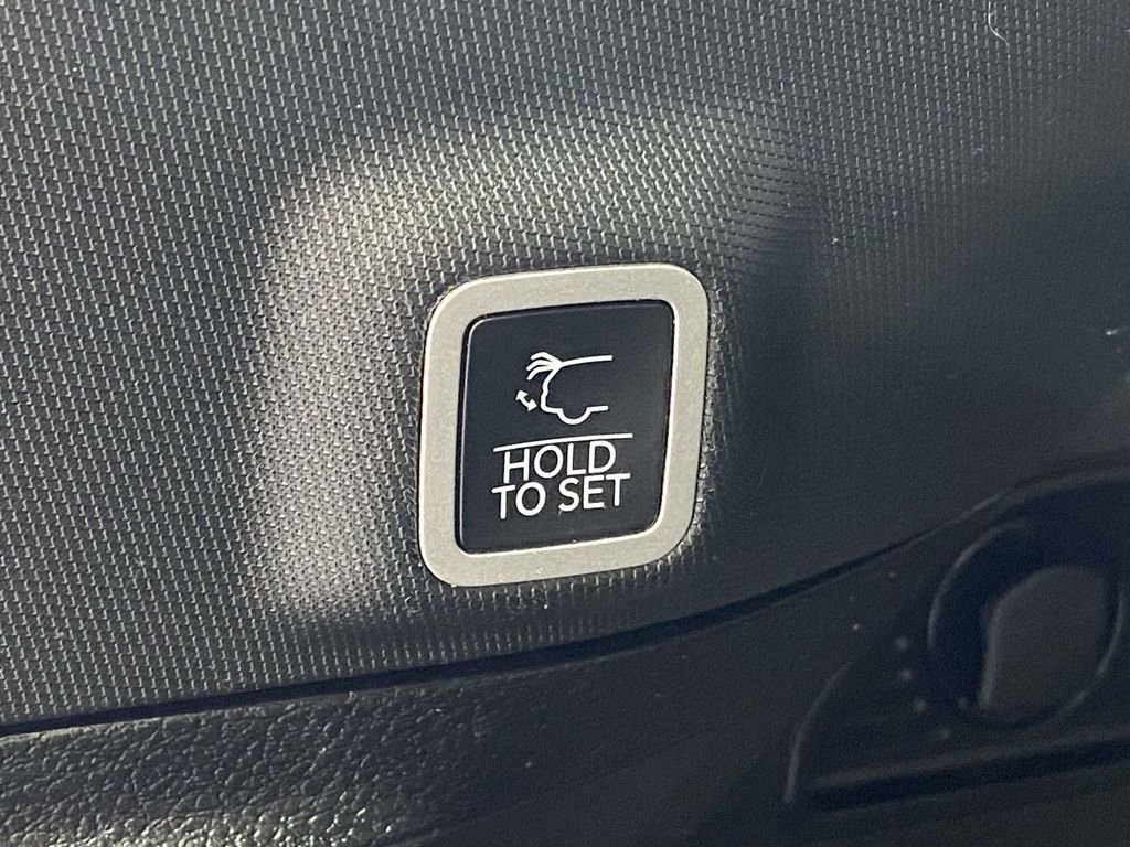 Used 2023 Jeep Grand Cherokee Limited image 10