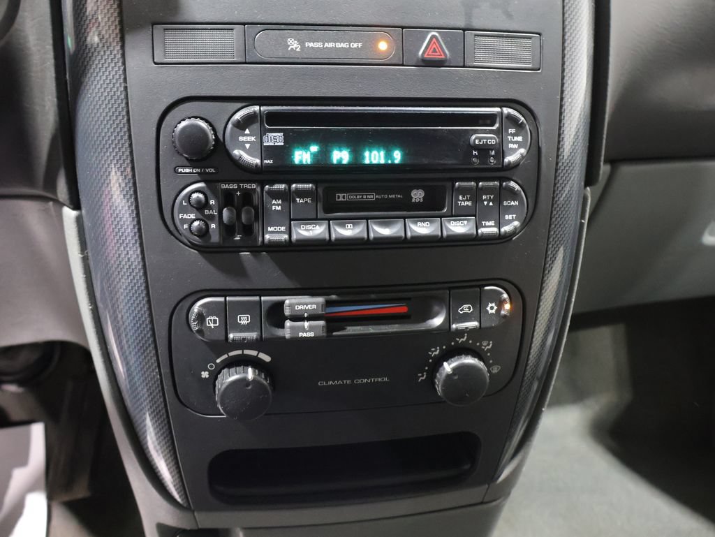 Used 2006 Dodge Caravan SXT w/ Popular Equipment Group I FWD image 22