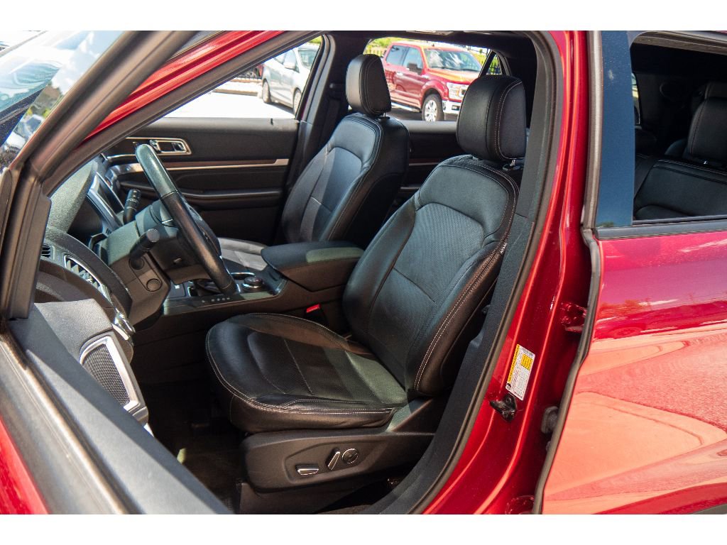 Used 2018 Ford Explorer Limited w/ Equipment Group 301A AWD/4WD image 11
