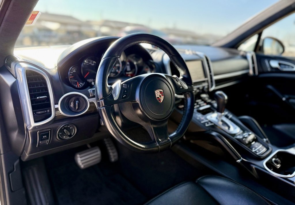 Used 2013 Porsche Cayenne Turbo image 9