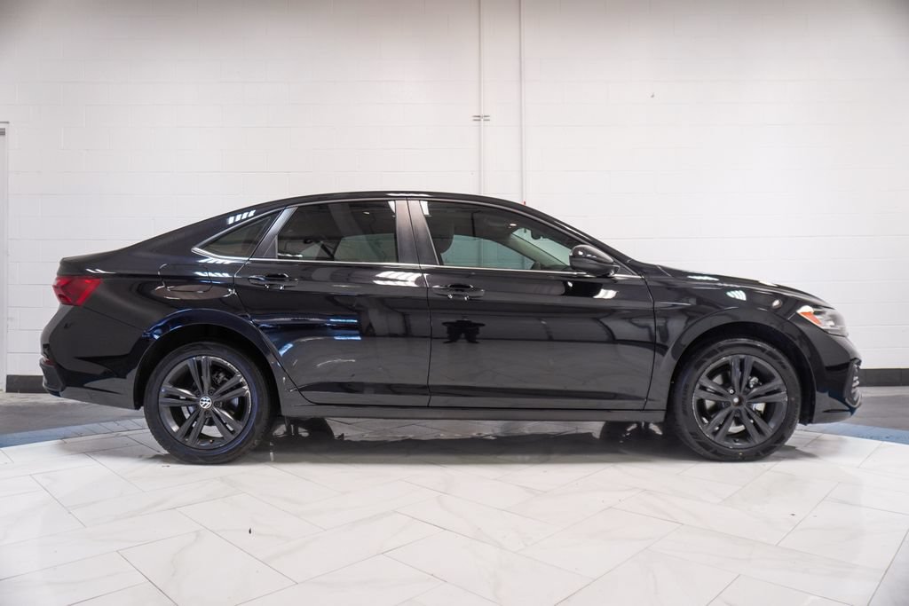 Used 2024 Volkswagen Jetta SE FWD image 29