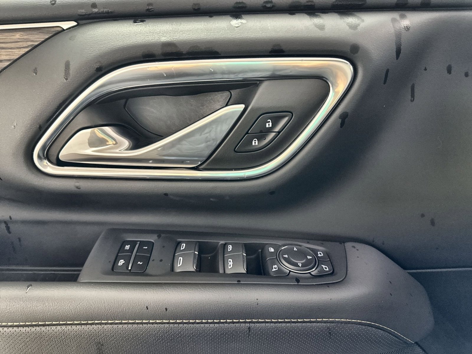 Used 2023 Chevrolet Suburban Premier image 15