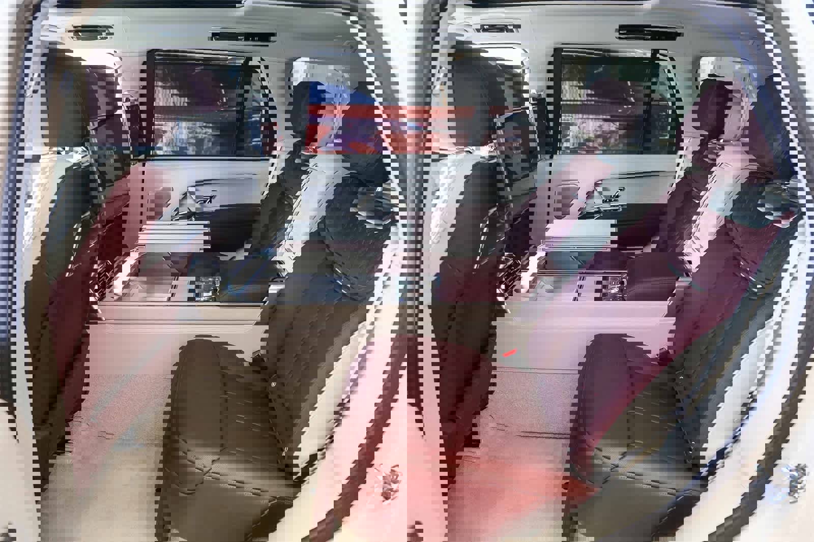 New 2024 Land Rover Range Rover SV image 27