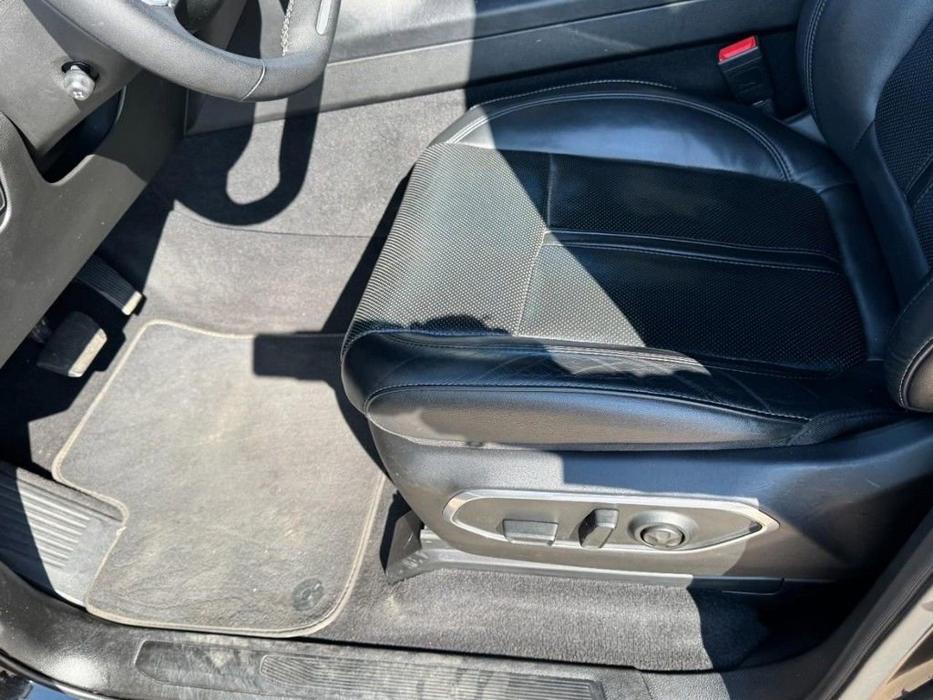 Used 2024 Jeep Wagoneer Series II w/ Flexible Seating Group image 12