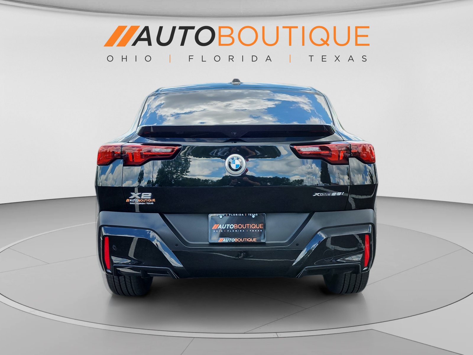Used 2025 BMW X2 xDrive28i w/ Convenience Package AWD/4WD image 4