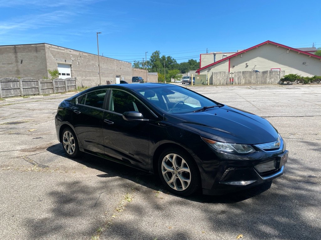 Used 2017 Chevrolet Volt Premier w/ Driver Confidence II Package FWD image 7