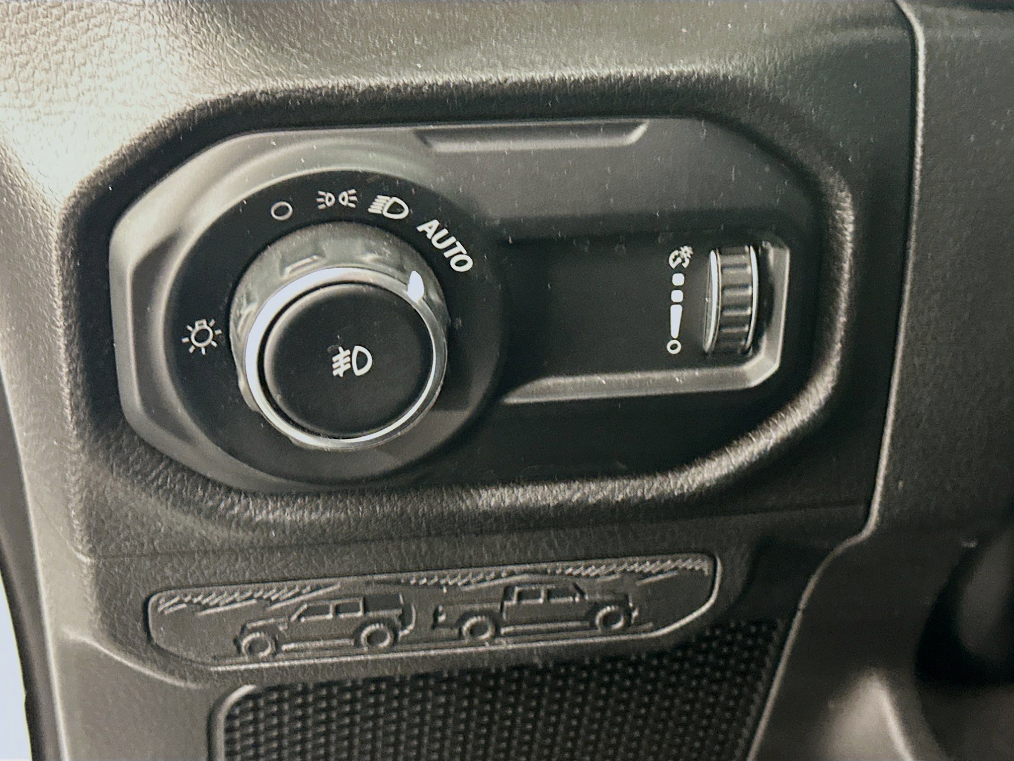 Used 2025 Jeep Wrangler Sport S image 17
