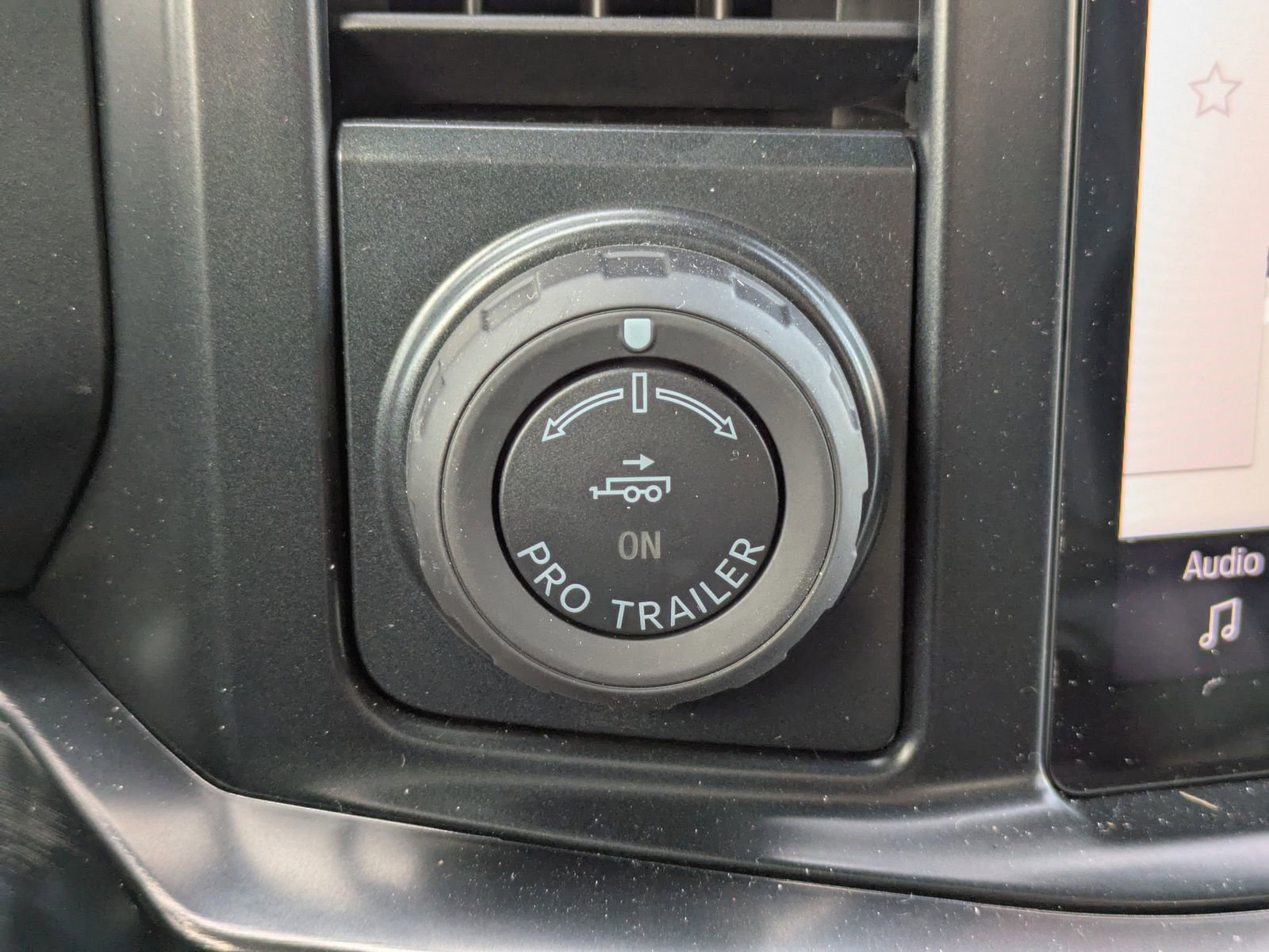 New 2026 Ford F250 Lariat w/ Black Appearance Package image 29