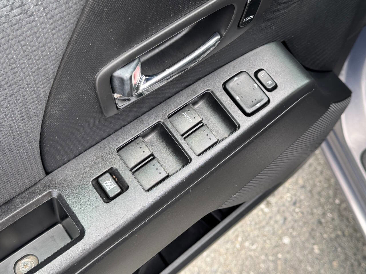 Used 2010 MAZDA MAZDA5 Sport image 33