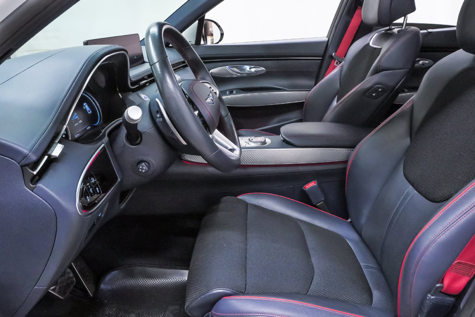 Certified 2022 Genesis GV70 2.5T w/ Sport Prestige Package AWD/4WD image 9