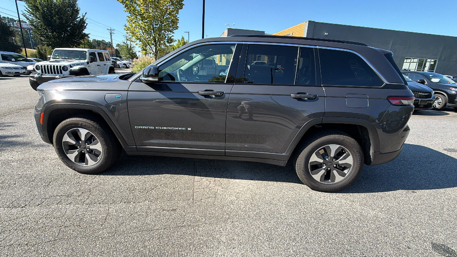 Used 2024 Jeep Grand Cherokee Limited 4xe AWD/4WD image 11