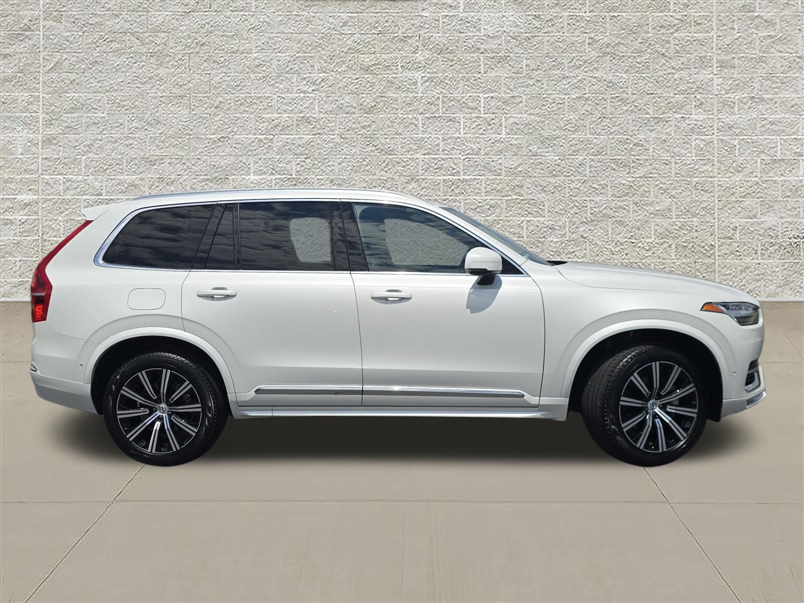 Used 2025 Volvo XC90 B6 Plus AWD/4WD image 8
