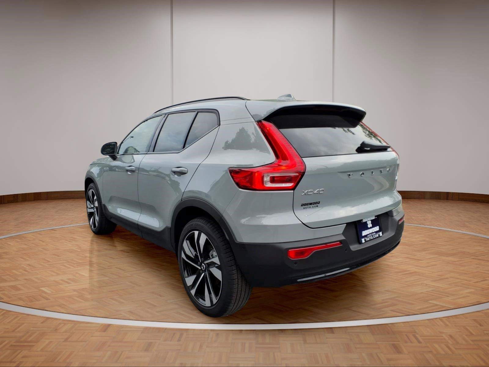 New 2026 Volvo XC40 B5 Plus w/ Climate Package AWD/4WD image 4