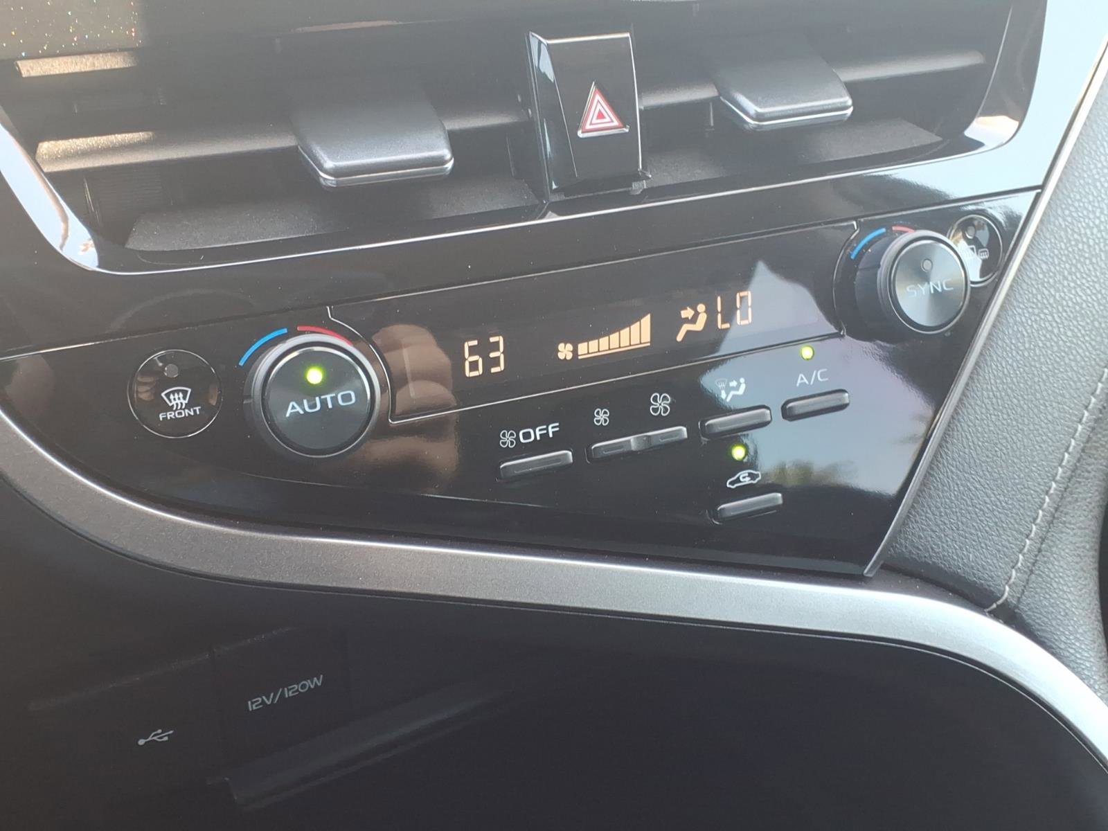 Used 2023 Toyota Camry SE w/ Convenience Package FWD image 18