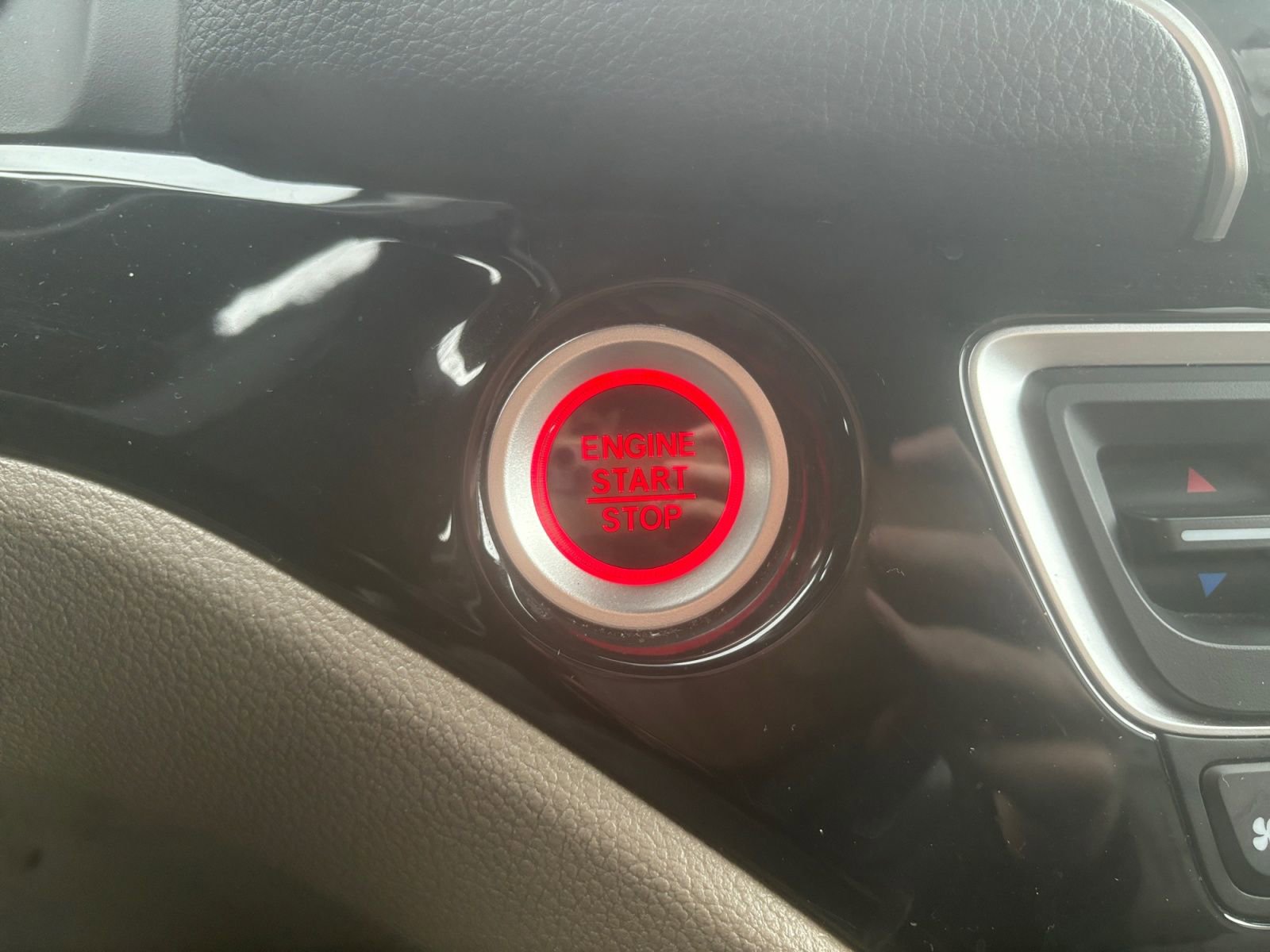 Used 2020 Honda Pilot Touring image 24