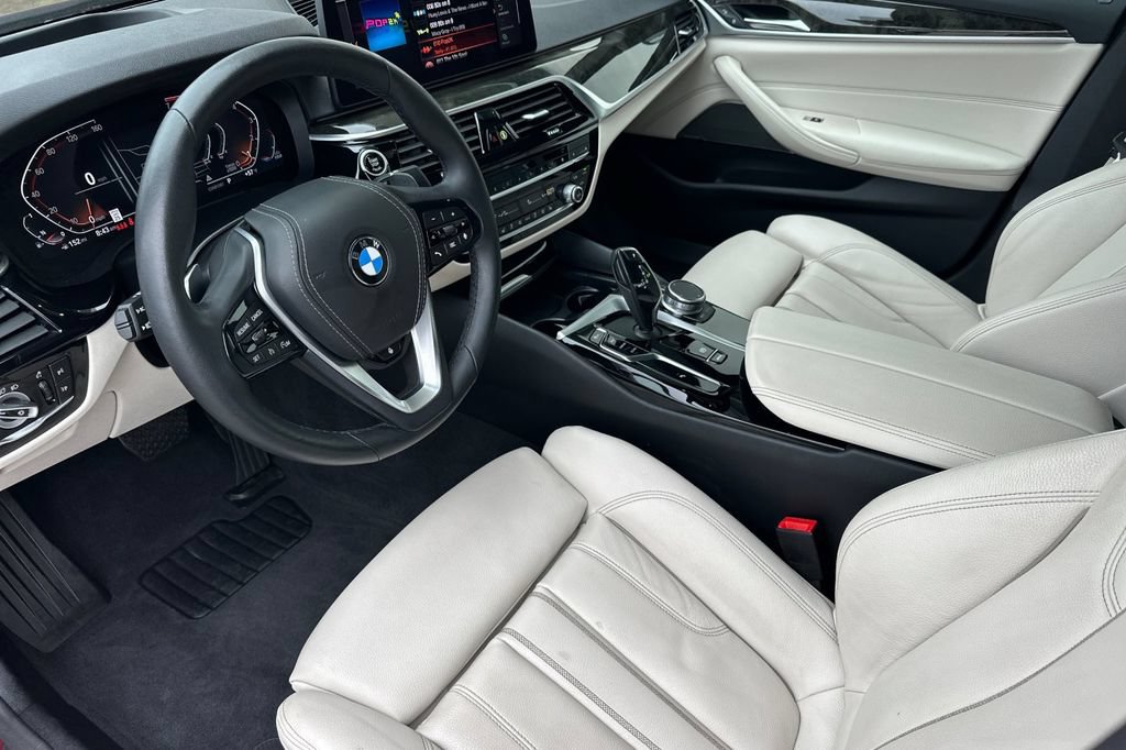 Used 2023 BMW 530i w/ Premium Package RWD image 9