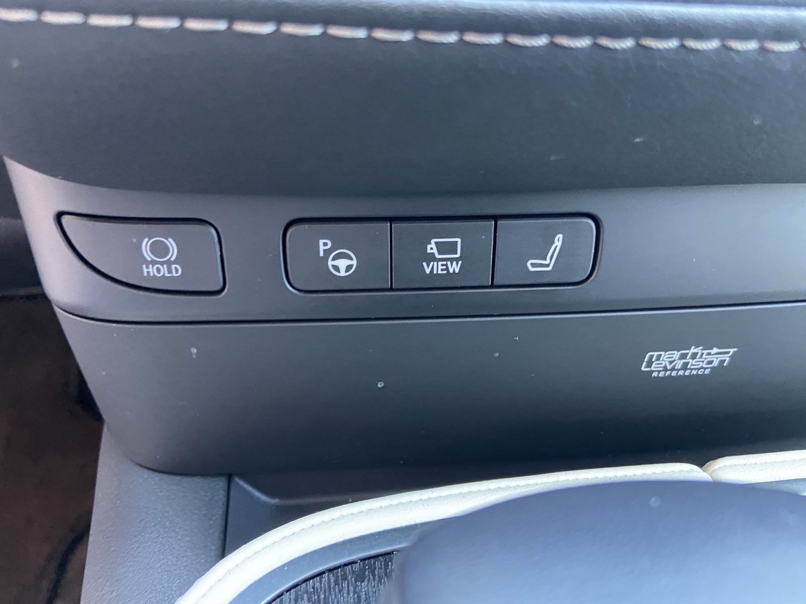 Used 2023 Lexus LS 500h AWD w/ Luxury Package image 22