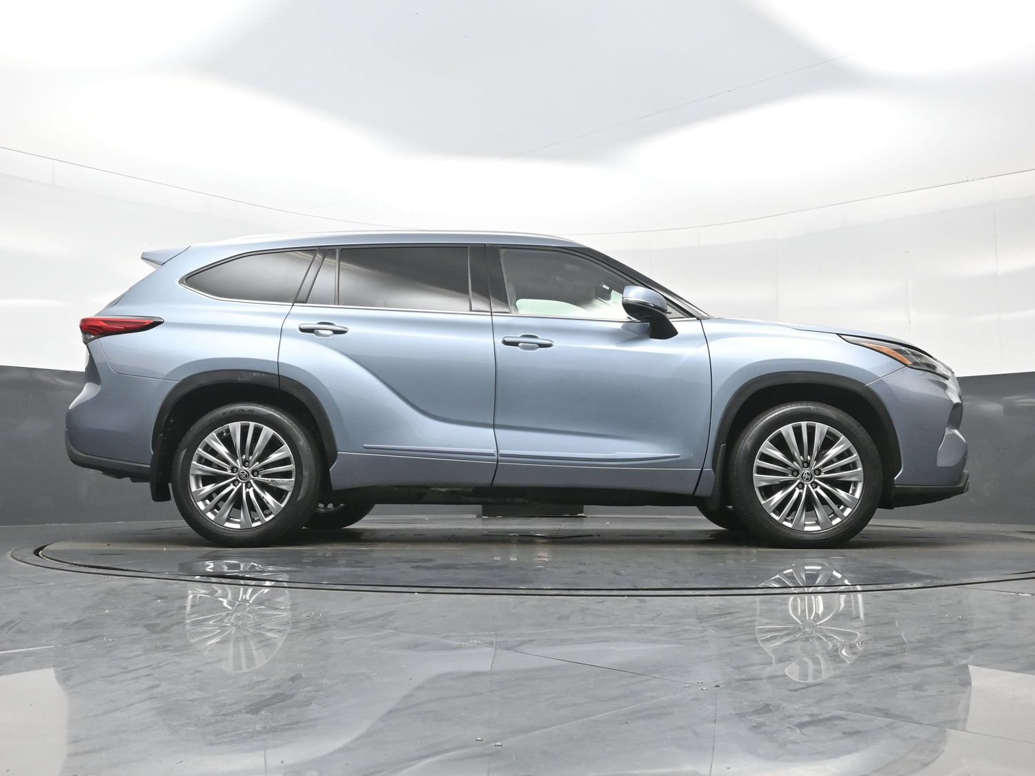 Used 2023 Toyota Highlander Platinum AWD/4WD image 37