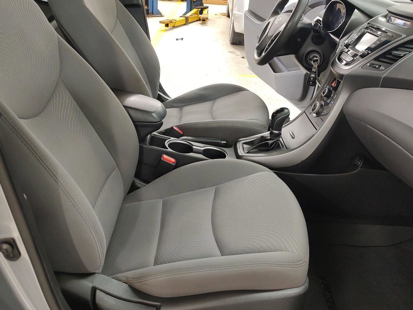 Used 2015 Hyundai Elantra SE w/ Option Group 02 image 5