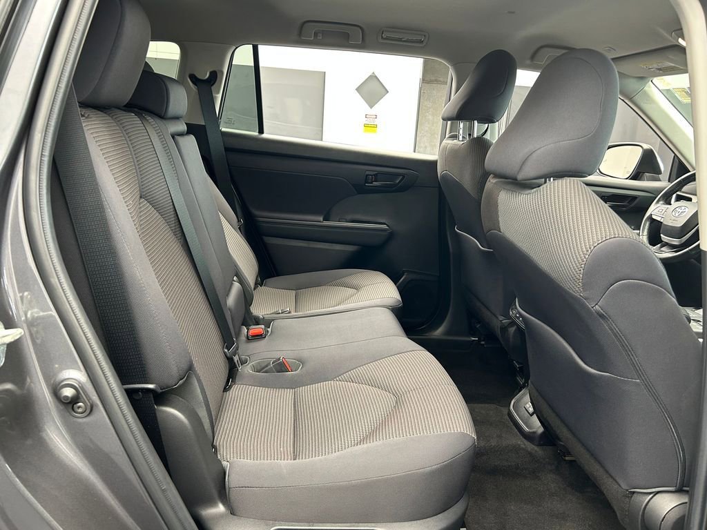 Used 2023 Toyota Highlander LE image 45