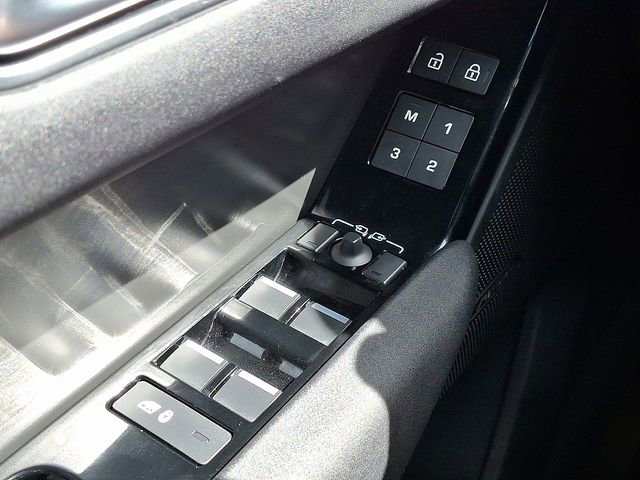 Used 2025 Land Rover Range Rover Velar Dynamic SE image 24