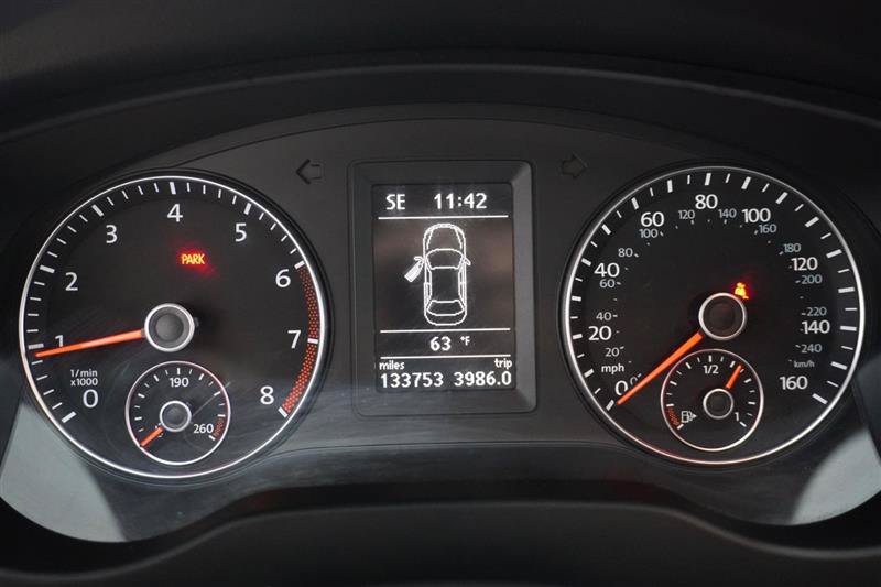 Used 2012 Volkswagen Jetta GLI FWD image 12