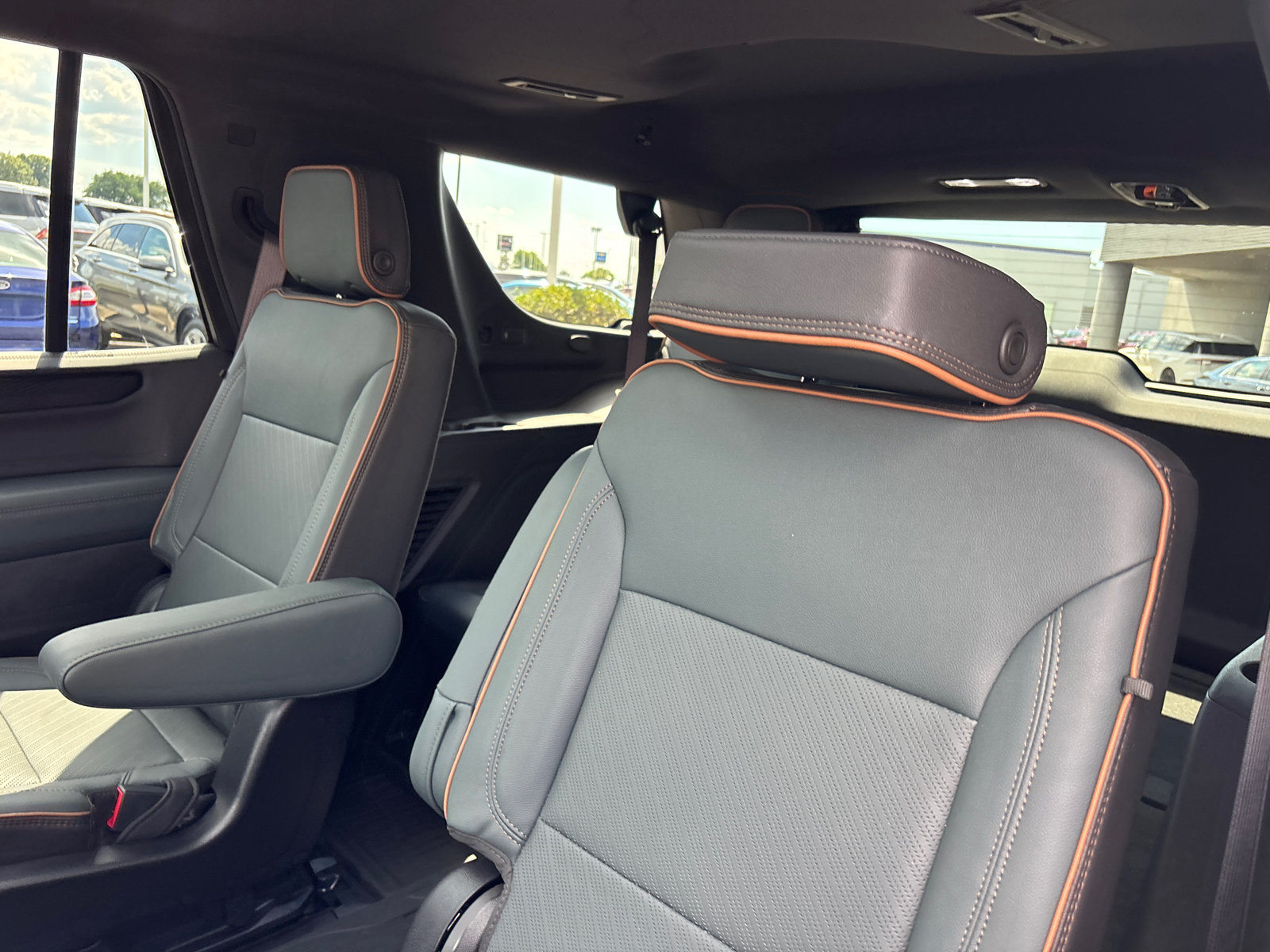 Used 2025 GMC Yukon AT4 w/ AT4 Premium Plus Package AWD/4WD image 25