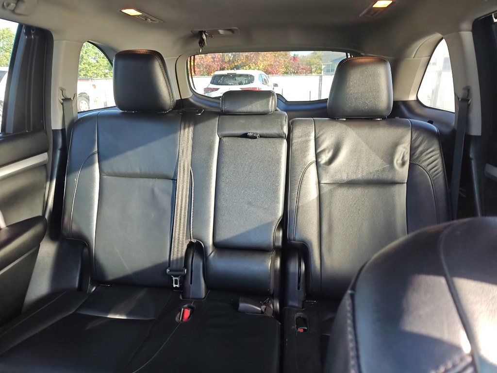 Used 2018 Toyota Highlander XLE AWD/4WD image 11